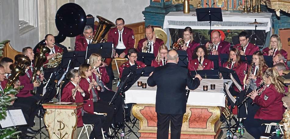 Weihnachtliche Stimmung gab es am Wochenende beim Konzert der Bergstadtmusikanten in der Nikolauskirche in Rüthen. Foto: Kloer