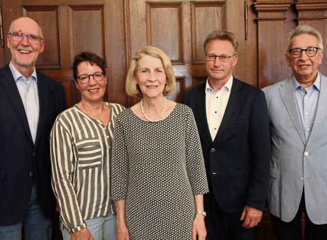 Die anwesenden Vorstandsmitglieder des Lippstädter Heimatbundes blickten bei der Versammlung auf wichtige Themen (v.l.): Dr. Wolfgang Maron, Karin Dietrich, Dr. Marlies Wigge, Andree Scheidler und Josef Mackenberg. Foto: Puls