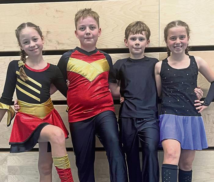 Mussten sich beim ersten Wettkampf der Nordcup-Serie in Delmenhorst in der Hoffnungsrunde beweisen: Daria Richert und Nikita Richter sowie Bente Gregor und Johan Fischer von den Pink Panthers vom LTV Lippstadt.