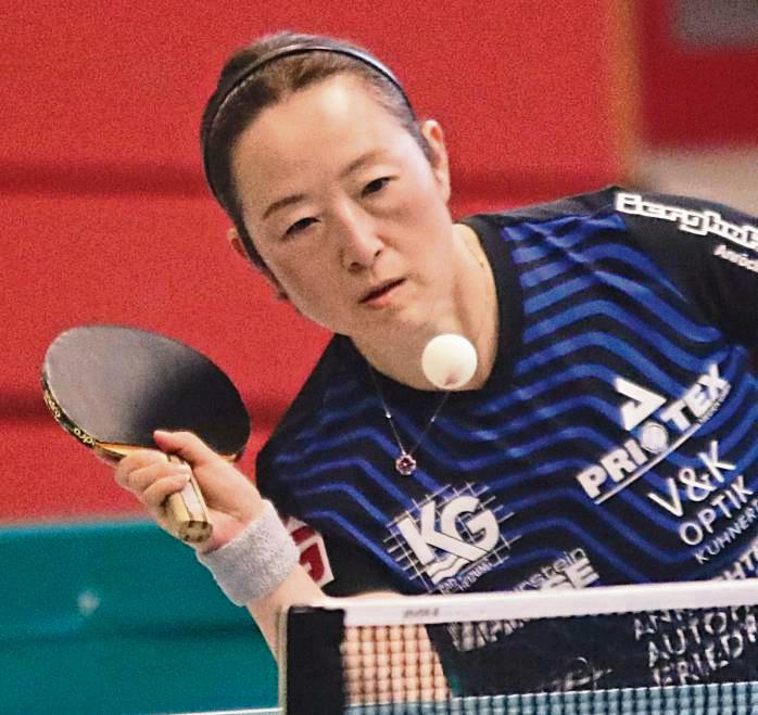 Probleme mit den Bedingungen in der Halle beim TSV Langstadt hatte zunächst Aimei Wang, die ihr erstes Einzel auch prompt verlor. Ihr zweites Einzel gewann die Anröchter Nummer eins dann aber. Foto: Thorsten Heinke