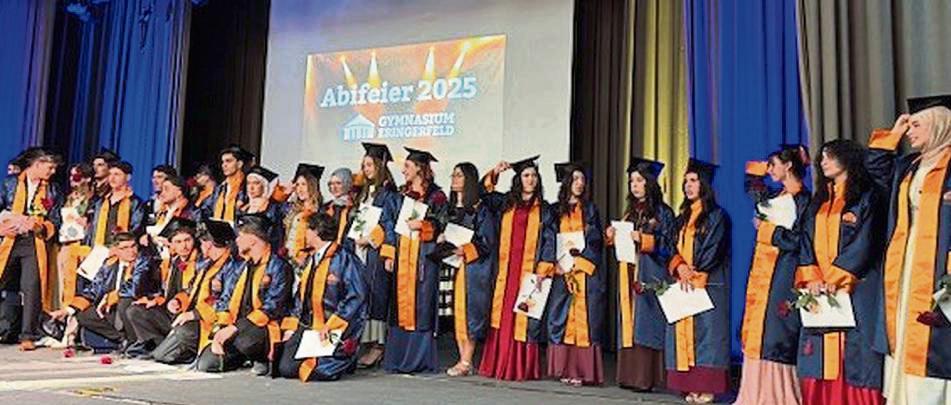 Feierlich, aber auch mit viel Rührung wurden die Schülerinnen und Schüler des Gymnasiums Eringerfeld jetzt verabschiedet.