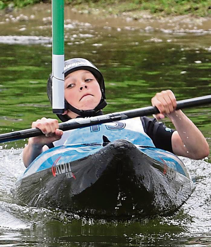 Mit Bravour meisterte Lasse Süggeler vom WSC Lippstadt seinen ersten Auftritt auf der internationalen Wettkampfbühne. So qualifizierte er sich beim ECA-Cup im Augsburger Eiskanal in beiden Rennen für das Finale. Foto: Lütkehaus