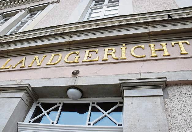 Beim Landgericht Arnsberg mussten sich die Angeschuldigten für schwere Brandstiftung verantworten. Symbolfoto Foto: Kossack