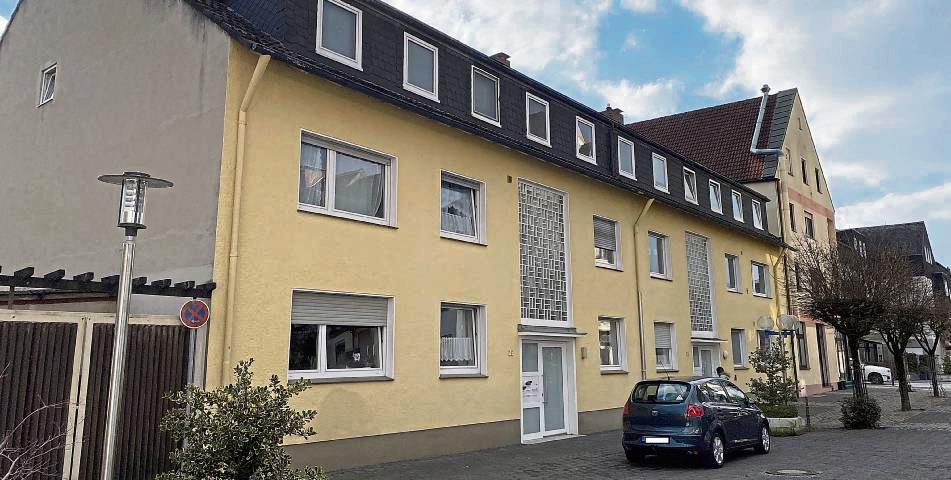 Das größere der beiden Häuser stammt aus dem Jahr 1965, hat 14 Wohnungen mit insgesamt 801 m² Wohnfläche.