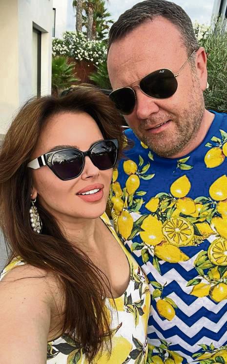 Sauer macht lustig, also darf’s im Sommer auch mal ein lässiges Zitronen-Outfit sein: SV-Präsident Thilo Altmann mit seiner Lebensgefährtin Anna Ivanytsia.