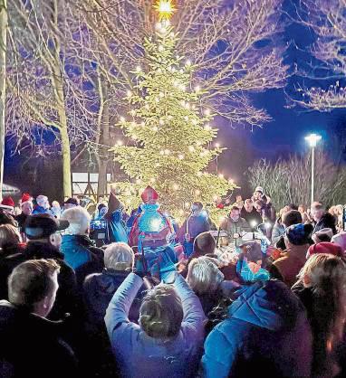 Eine schönere Kulisse hätten sich die Besucher des Adventssingens in Eickelborn nicht wünschen können.