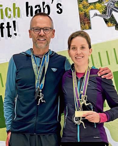 Zweitschnellster Mann, schnellste Frau: Aloys Buschkühl (l.) und Lisa Wiedemann überzeugten beim Röntgenlauf in Remscheid.