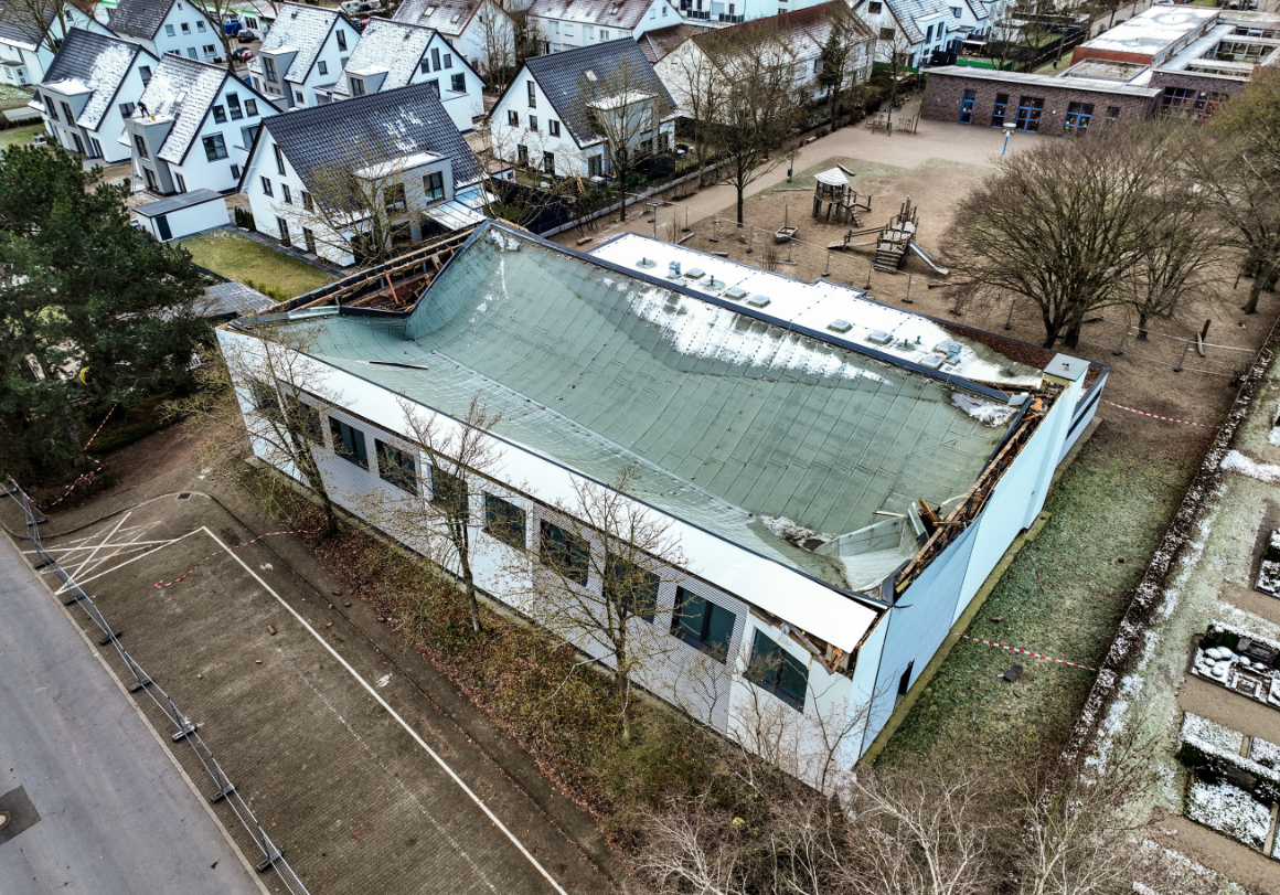 Die schriftliche Freigabe für die Arbeiten an der eingestürzten Turnhalle in Lipperode liegt mit viereinhalbmonatiger Verzögerung vor. Archivfoto: Eickhoff