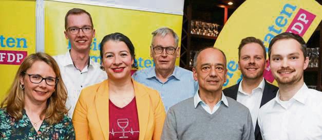 Mit diesem Team startet die FDP im Kreis Soest in den Wahlkampf zur Kommunalwahl 2025 (v.l.): Michaela Löffler, Maximilian Kleine, Mayela Hiltenkamp, Günter Münzberger, Alexander Arens, Sebastian Rasche und Fabian Griewel.