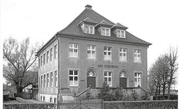 Dieses historische Foto des ehemaligen Amtsgebäudes liegt dem Geseker Stadtarchiv vor. Foto: Stadtarchiv Geseke, Bestand T 1 a, Nr. 2.4-2 / Kaup