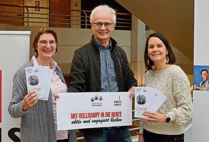 Veranstalten die Messe (v.l.): Nadja Dust (Kreis Soest), Wilko Lebkücher (Senior-Trainer und Initiator) und Birthe Vornweg (Bürgerstiftung Hellweg-Region). Foto: Hönicke/ Kreis Soest