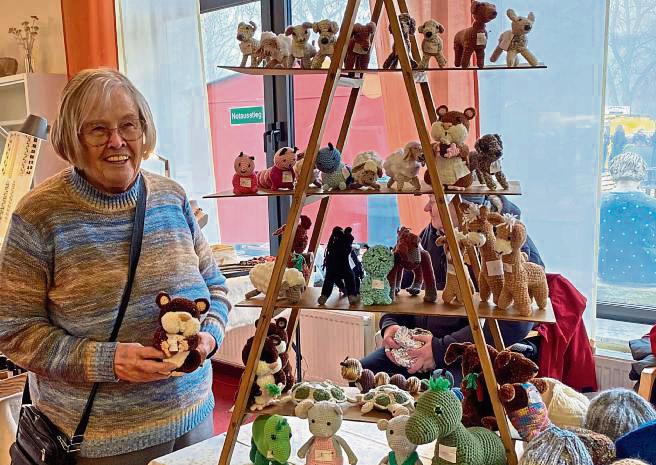 Stände wie den von Thea Buckler und Lexis Puppentheater gab es beim Kurparkzauber. Fotos: Nicola Gerwin