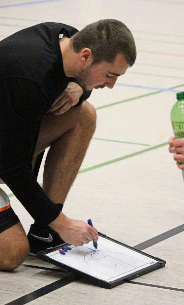 Durfte einen 66:52-Erfolg seiner Mannschaft in Schwerte notieren: LTV-Coach Daniel Urbanek. Foto: Heinke