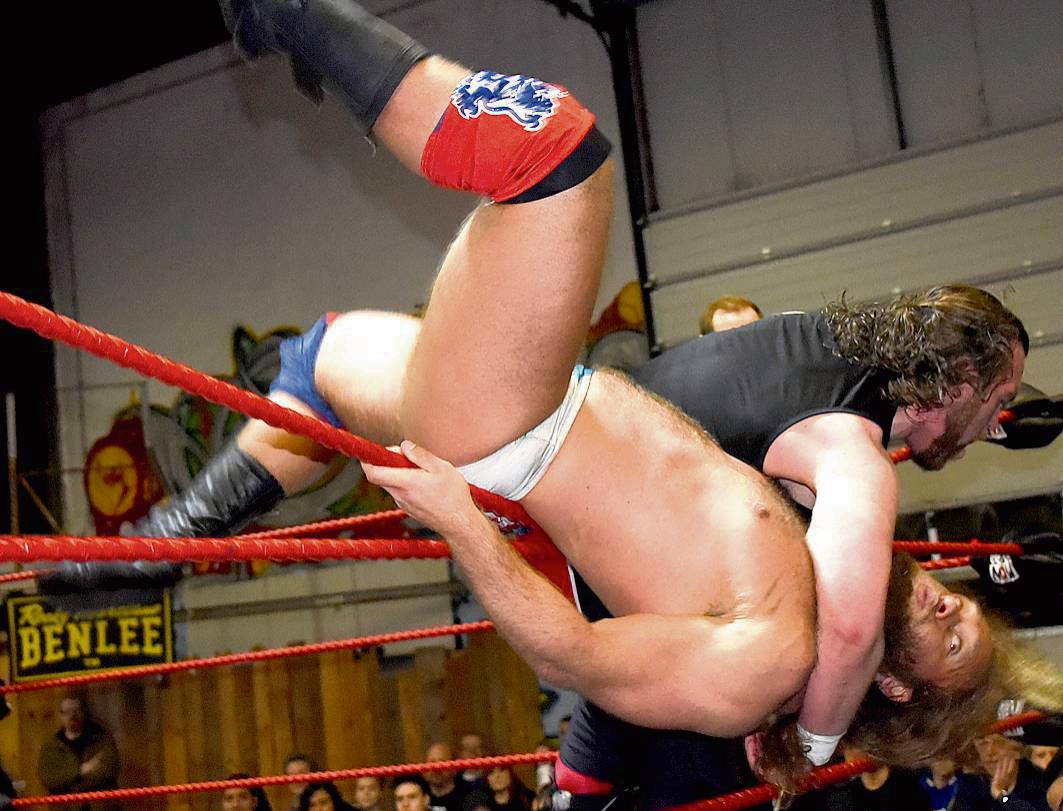 Nichts für sanfte Gemüter ist sicherlich die wXw-Veranstaltung der Wrestler, die im Rahmen der „We love wrestling“ Tour in Rüthen Station macht. Die Wrestling-Fans hingegen dürfen sich auf ein besonderes Spektakel freuen. Archivfoto: Dieter Tuschen