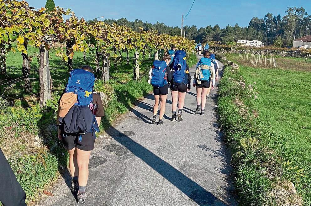 Über Stock und Stein und quer durch die Weinberge: Die Horizontas-Truppe nahm 130 Kilometer unter ihre Wanderstiefel – von Portugal bis Santiago de Compostela.