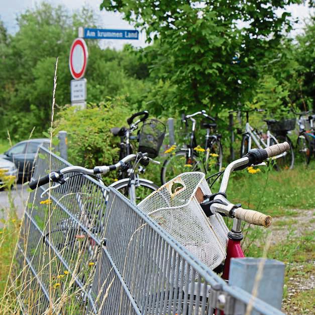 Am Bahnhof in Dedinghausen entstehen neue Parkplätze.
