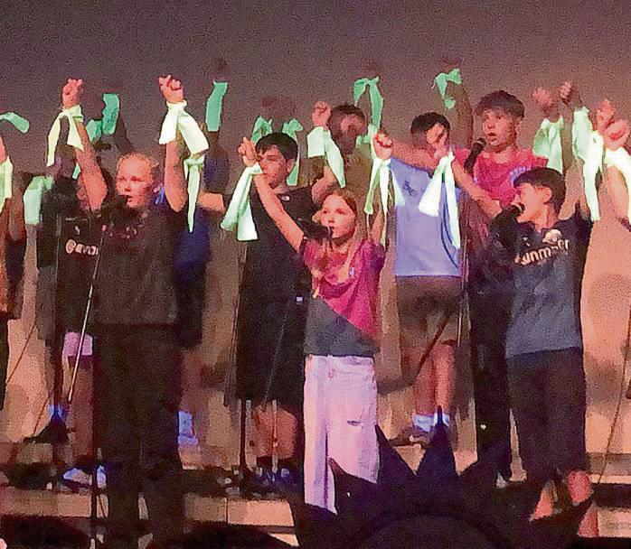 Die Klasse 6d begeisterte mit dem Song „Wavin’ Flag“.