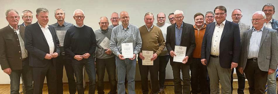 Vorstand, Geehrte und Gäste der Ortsunion (v.l.): Norbert Bömer-Schulte jun., Michael Wilmes, Jörg Blöming, Rainer Ziebeil, Norbert König, Heinz Stickling, Antonius Schütte, Holger Hüsten, Anton Herbst, Torben Rassenhövel, Andreas Müller, Ulrich Berglar-Plass, Arne Moritz, Andreas Peters, Markus Patzke, Ulrich Köster, Dr. Bernhard Reilmann und Udo Kleine.