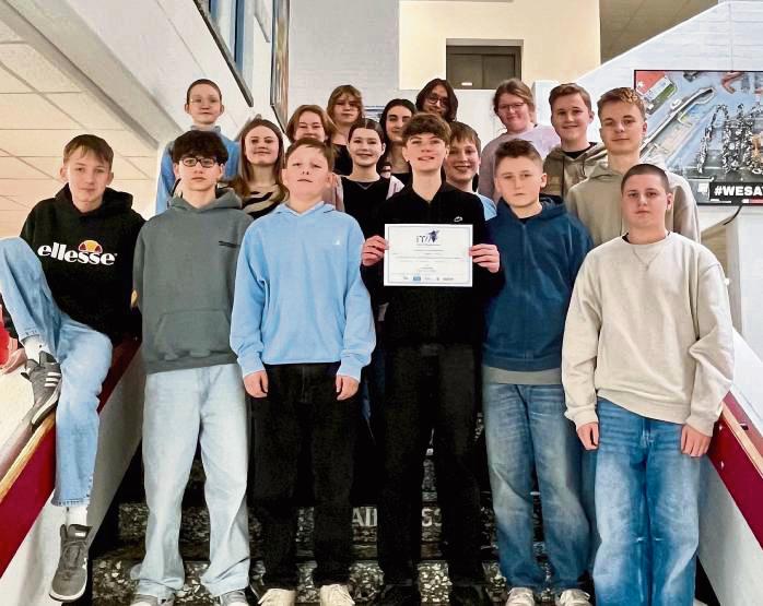 Die Klasse 8a des Gymnasiums Antonianum Geseke freut sich über den 6. Platz im Französisch-Wettbewerb