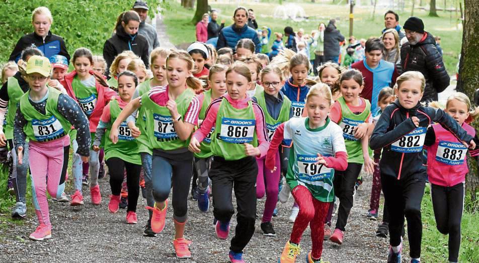 Ein Publikumsmagnet sind beim Bibertal-Volkslauf in Rüthen traditionell die Schüler- und Schülerinnenläufe. Für die Veranstaltung am Muttertag sei alles vorbereitet, wie TSV-Volkslaufwart Clemens Rieger im Vorfeld erklärte. Archivfoto: Feichtinger