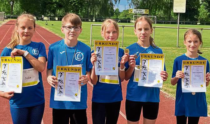 Über ihren gelungenen Saison-Wettkampfauftakt freuen sich von (v.l.) Julia Kaptur, Bennet Salmen, Charlotte Emmrich, Annika Spuling und Anneli Timmermann vom LTV.
