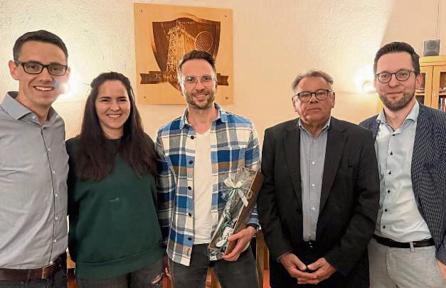 Die Weichen beim TC Bad Westernkotten sind gestellt (v.l.): Julian Merschmann (2. Vorsitzender), Kira Janetzky (2. Sportwartin), Felix Hronek (ehemaliger 1. Jugendwart), Jochen Krüger (1. Vorsitzender) und Konstantin Schmidt (neuer 1. Jugendwart).