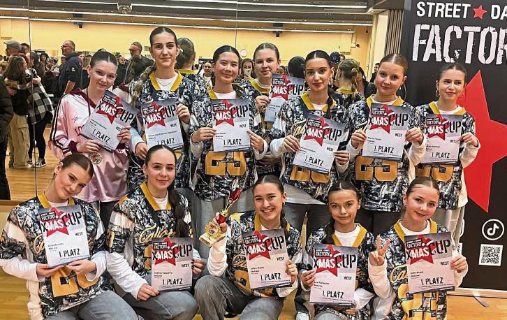 Holte sich den ersten Platz beim X-Mas-Cup in Essen, und das obwohl eine Tänzerin verletzt ausscheiden musste: das Team MaCrew vom TSC Castell Lippstadt.