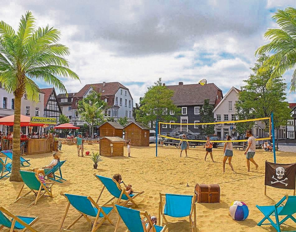 Palmen, Sand und Liegestühle auf dem Marktplatz: So stellt sich ChatGPT die Atmosphäre bei „Geseke Karibisch“ vor. Foto: KI