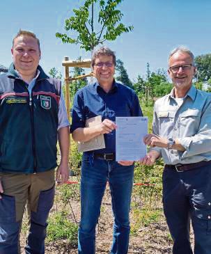 Kooperation geschlossen: (v.l.) Ranger Carsten Wietfeld, Schulleiter Andreas Brauckmann und Forstamtsleiter Edgar Rüther.