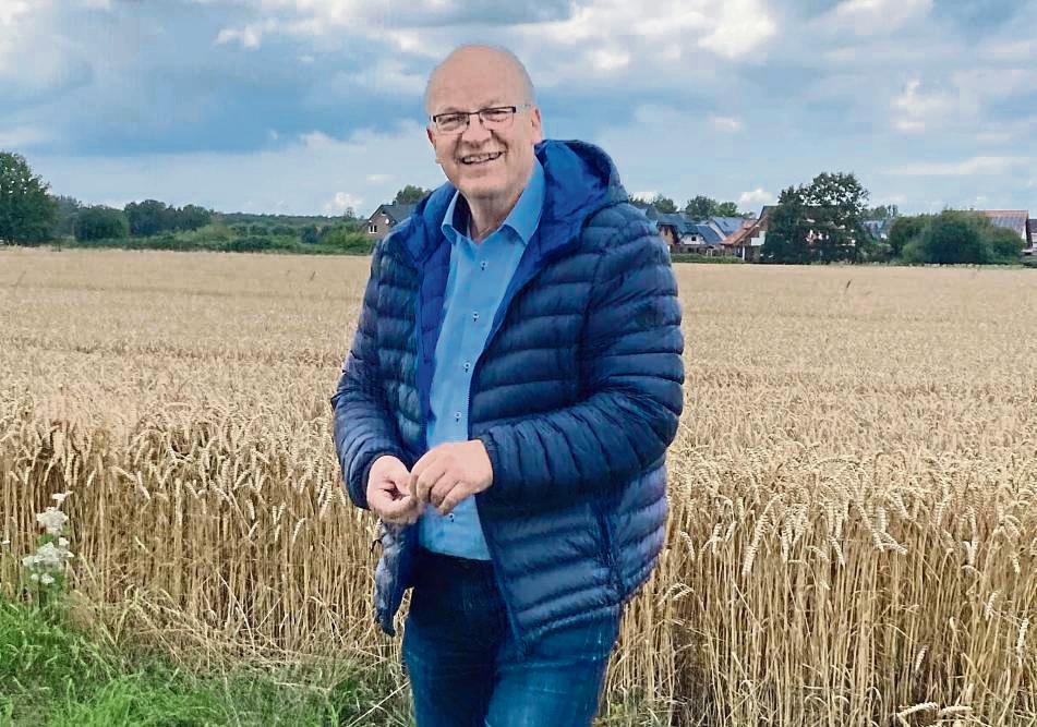 Josef Lehmenkühler betreibt in einer Hofgemeinschaft einen landwirtschaftlichen Betrieb in Geseke mit den Bereichen Ackerbau, Schweine- und Hühnerhaltung sowie Biogas.