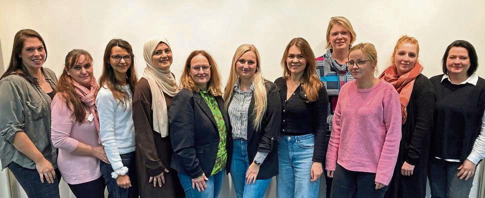 Madelaine Schürmann, Irina Kembel, Helene Dick, Yasemin Cicek, Vanessa Hüls, Veronika Kaufmann, Anna König, Jana Florek, Annette Stoldt, Jessica Behrens-Gomez sowie Alexandra Bobb (v.l.) bilden den neuen Stadtelternrat in Lippstadt.
