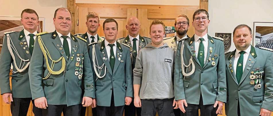Der Vorstand der Schützenbruderschaft Meiste (v.l.): Mike Arens, Heiner Bünker, Dominik Farke, Kevin Böger, Hubertus Diemel, Leonard Bünker, Tobias Mertens, Bastian Burbulla, Tobias Fernim.
