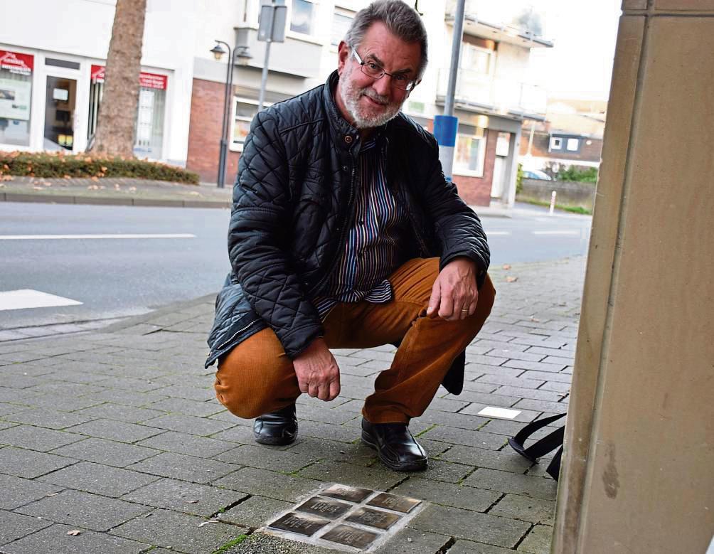 Weiß wohl fast alles über die Menschen, für die in Geseke Stolpersteine verlegt werden: Heimatforscher Reinhard Marx. Foto: Daniel Kossack
