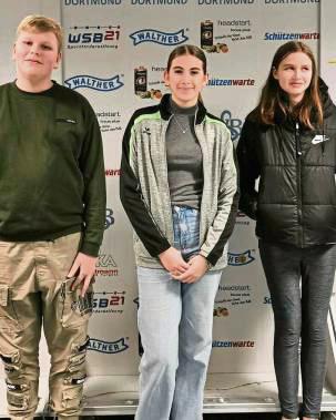 Das Jugendteam der Sportschützen aus Bad Waldliesborn mit Tim Brinkmann, Alice Schlegel und Alina Meyer musste sich bei den Bezirksmeisterschaften lediglich dem SSV Südkrichen geschlagen geben.