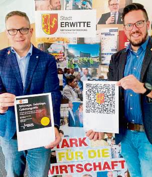Wirtschaftliche Impulse bei Brötchen und Kaffee: Für das neue Format von Unternehmer-Frühstücken in Erwitte werben Bürgermeister Hendrik Henneböhl (l.) und Wirtschaftsförderer Christoph Koerdt.