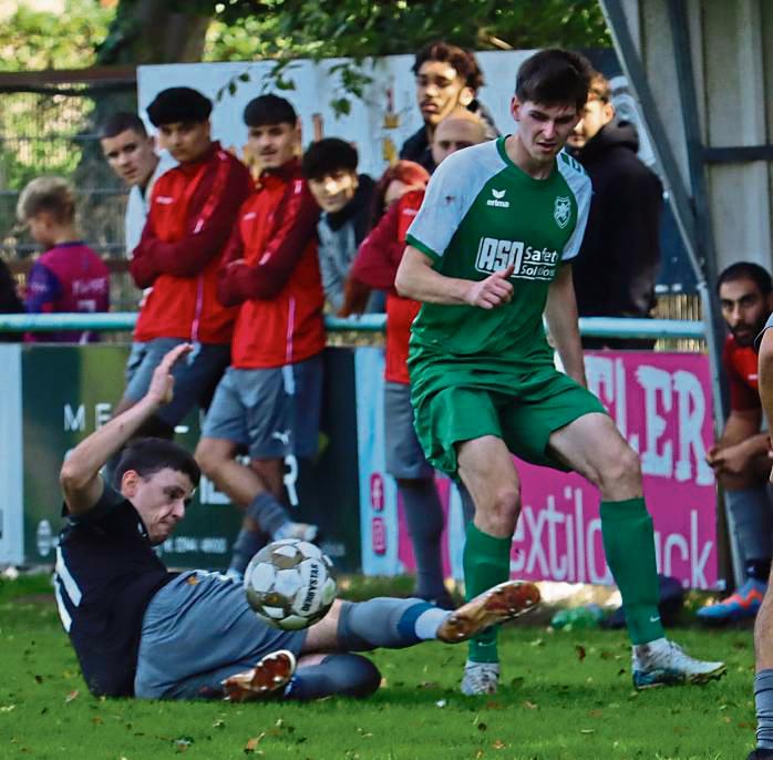 Noch sieglos ist die Reserve des SuS Cappel (in Grün) auf fremdem Platz. Am Sonntag geht’s zur ebenfalls schwächelnden Arminia nach Langeneicke. Foto: Feichtinger