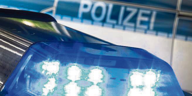 Erneut mussten die Retter am Mittwoch in den Süden ausrücken, eine Gartenhütte stand in Flammen. Foto: dpa