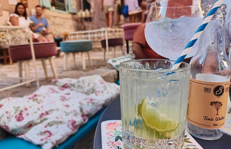 Ob Cocktail, Kaffee oder Tapas: Im Urlaub kann Gastronomie schnell zum Teuer-Schock werden. Fotos: Wapelhorst