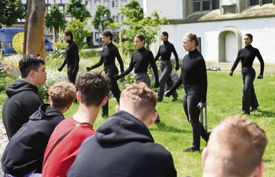 Was kommt da auf uns zu? Der Auftakt von „Silence“ an der Marienkirche. Fotos: Tuschen