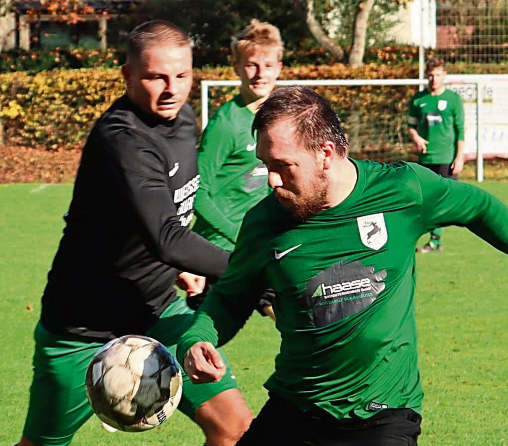 3:3 endete die Partie zwischen dem SuS Cappel II (schwarze Trikots) und Aufsteiger Hirschberger SV. Damit tritt das Tabellenschlusslicht weiter auf der Stelle. Foto: Feichtinger