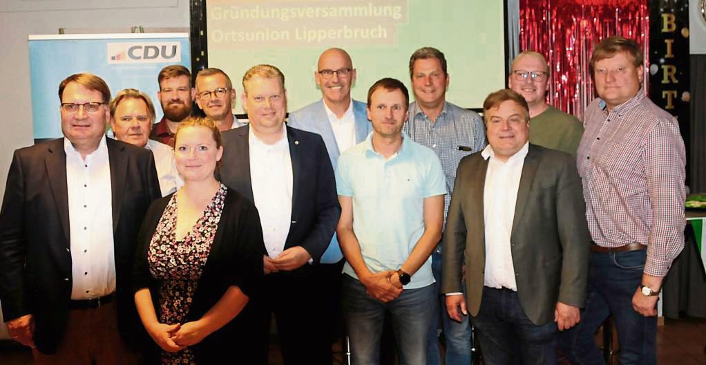 Im Sportheim an der Richthofenstraße hat sich jetzt die Ortsunion Lipperbruch neu gegründet. Deren erster Vorsitzender ist Bernd Reinberger (hinten, 4.v.r.).