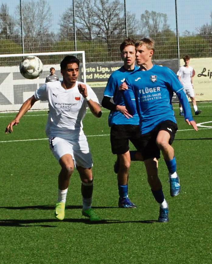 Der Matchplan der B-Jugend des TuS Lipperode (in Weiß) gegen den SC Wiedenbrück II ging voll auf, und so stand unter dem Strich ein 5:0-Erfolg der Gastgeber. Foto: Dannhausen