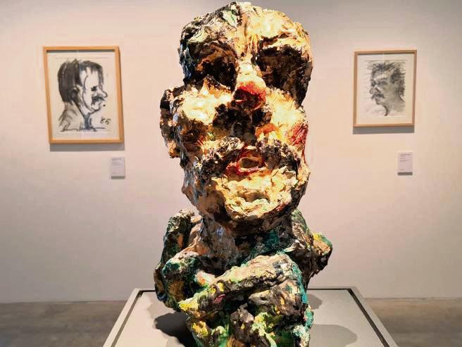 Selbstbildnis von Augustin Höckelmann aus dem Jahr 1996 (Gips, bemalte Aluminiumfolie und Leim). Foto: Andreas Balzer