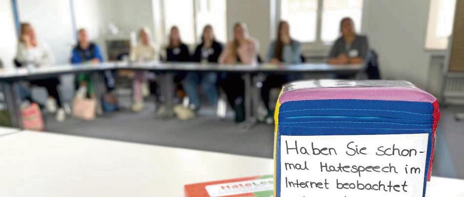 Hatespeech im Internet: Laut einer Forsa-Studie waren 39 Prozent der 14- bis 24-Jährigen bereits persönlich Ziel von Hasskommentaren im Internet. Foto: Plaßmann/ Kreis Soest