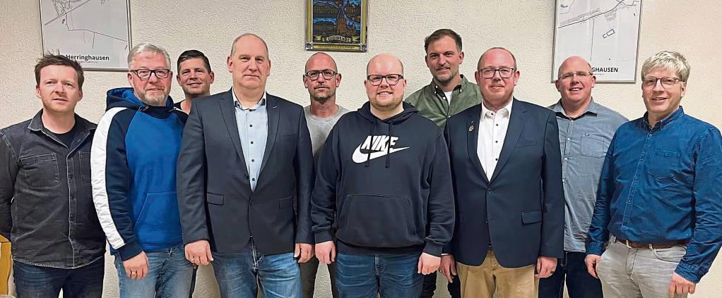 Auch der Vorstand freut sich schon auf beide Feste (v.l.): Tobias Linnebur, Michael Nolte, Markus Mühlenschulte, Stefan Mähling, Axel Müller, Florian Stange, Martin Drees, Dirk Sauermann, Olaf Sauermann und Christian Dirkwinkel. Foto: Stuckenschneider