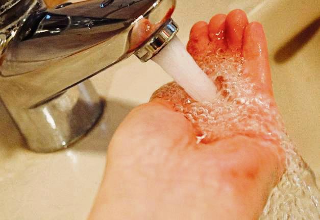 Für eine kurze Zeit floss kein Wasser in Salzkotten und den umliegenden Dörfern. Symbolfoto: Dietz
