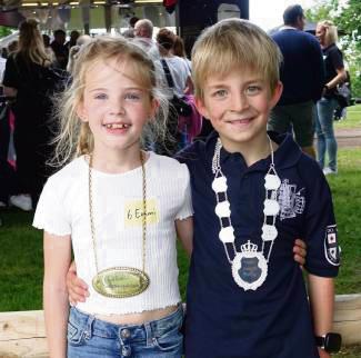 Der amtierende Kinderschützenkönig Tamme Becker und seine Königin Emmi Gosmann freuen sich aufs Kinderschützenfest.
