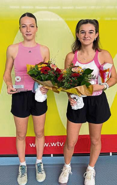 In der U16-Doppelkonkurrenz nicht zu schlagen: Marie Riedel (l.) vom TC RW Geseke und ihre Partnerin Celine Jochheim (TC GW Herne) triumphierten im Finale mit 6:4, 7:5.
