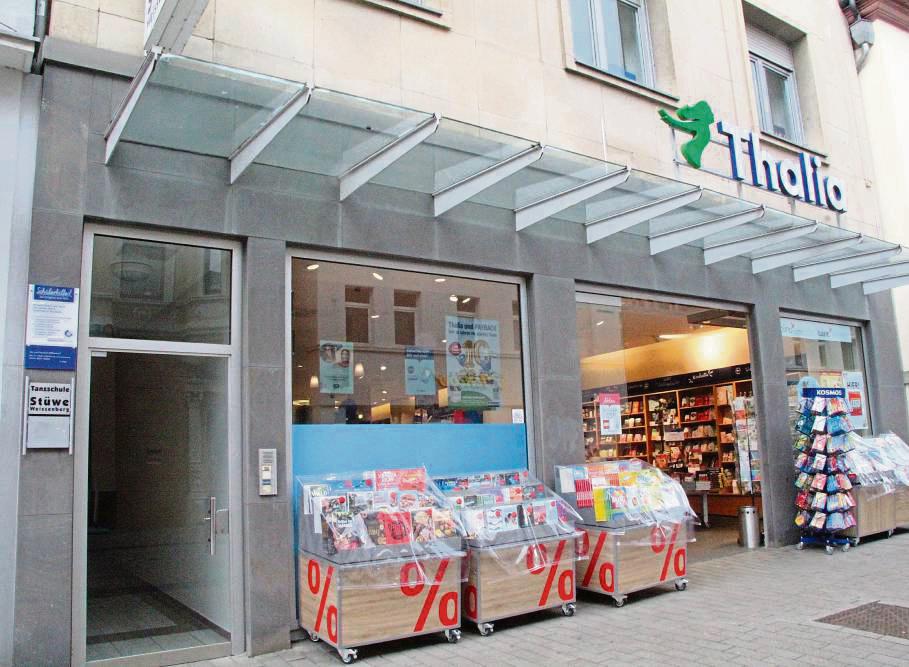 Hier hatte der Verein „Hilferufe von drüben“ sein Büro. Heute finden sich in der Langen Straße 30 a die Buchhandlung Thalia, die Schülerhilfe und eine Tanzschule. Foto: Balzer