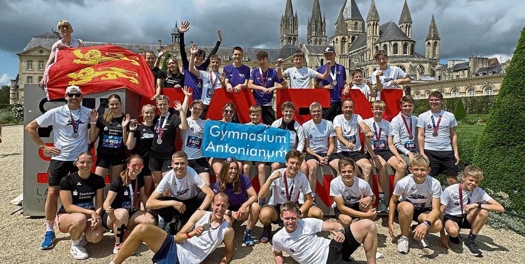 Französischer Doppelpack: Sport und Bildung in Caen vereinte die Lauf-AG des Gymnasiums Antonianum Geseke bei ihrer Exkursion.